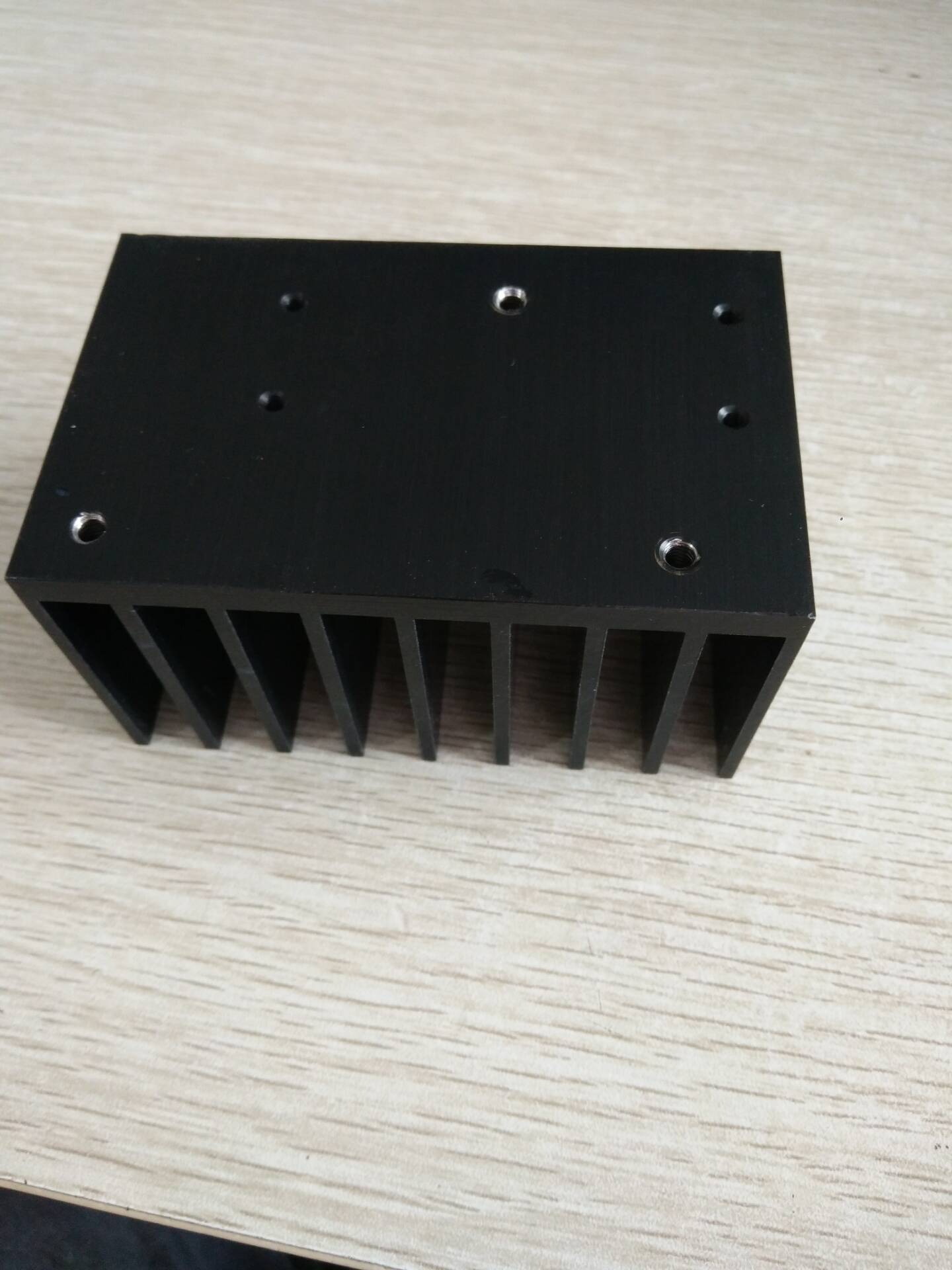 散熱器及熱導體